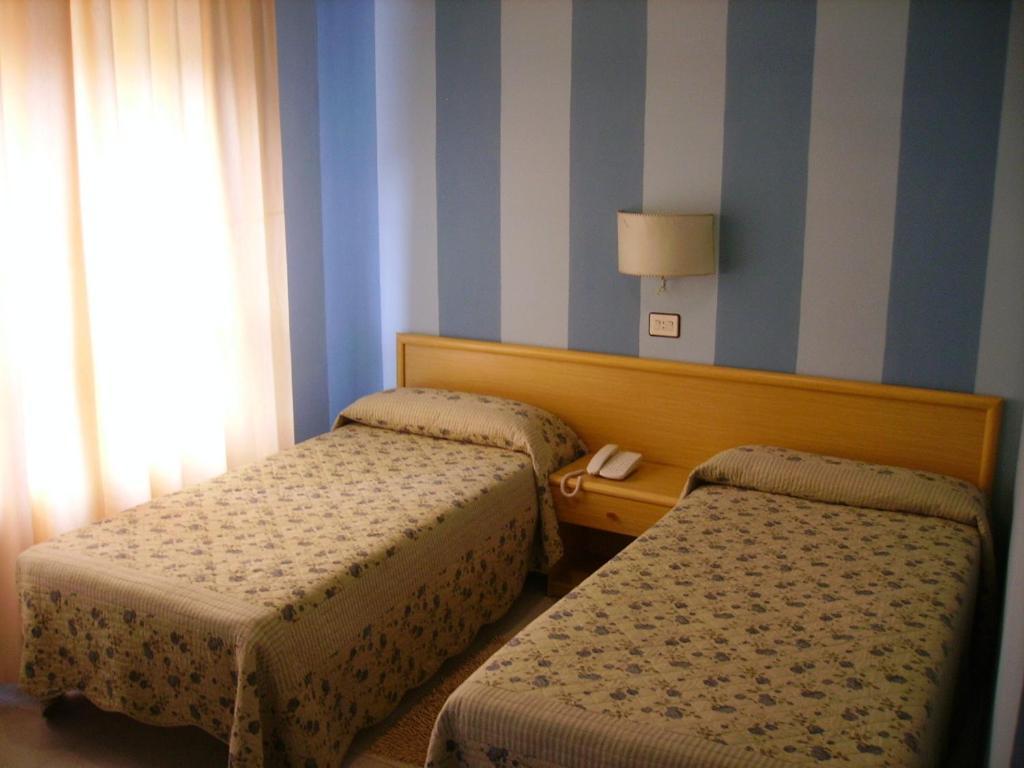 Hotel Valle Del Jerte Los Arenales Habitación foto